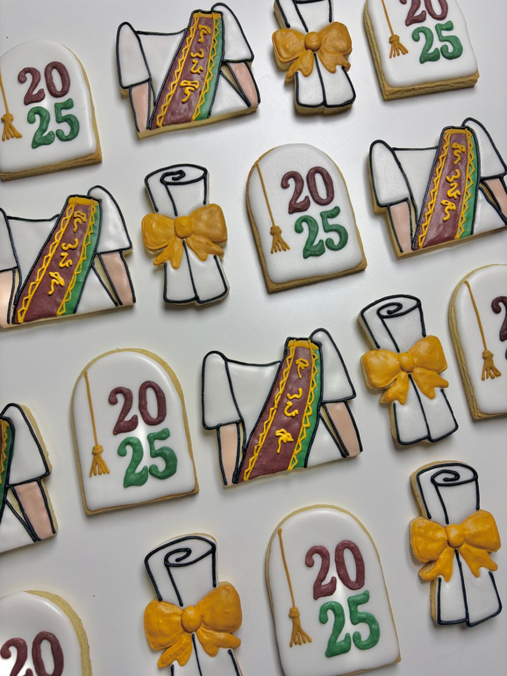 Graduation set — Filipiniana toga, Class of 2025 arches and diploma scroll cookies