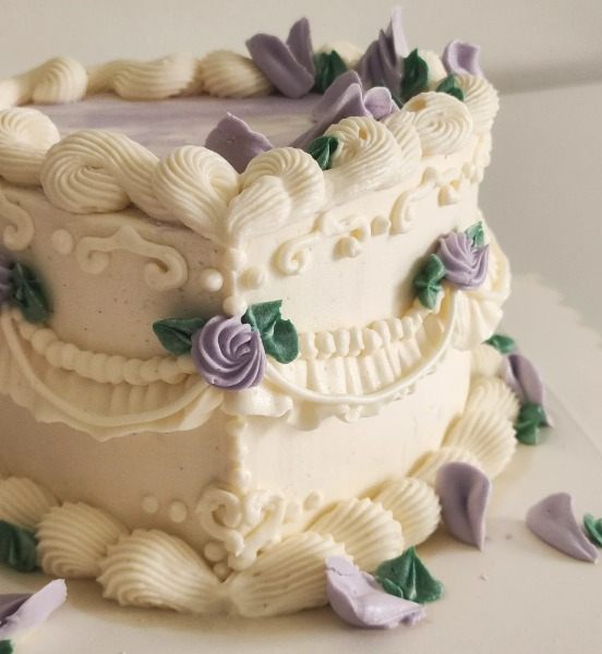 Lilac vintage heart cake with piped roses