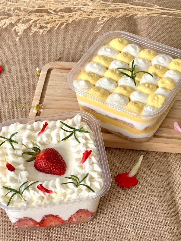 Strawberry and mango cream cake cups