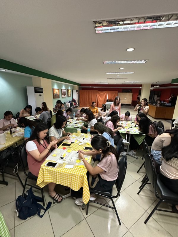 An org-day session — rows of gingham tables, every seat decorating